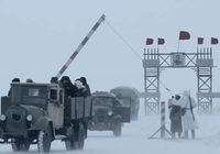 На съемках "Ладоги" машины действительно шли по замерзшему Ладожскому озеру - со всеми вытекающими рисками и опасностями. Фото: кадр из фильма