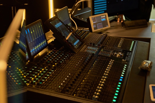 Студия перезаписи Dolby Atmos Local Renderer Dolby Atmos Home Entertainment Студия перезаписи Dolby Atmos Local Renderer Dolby Atmos Home Entertainment